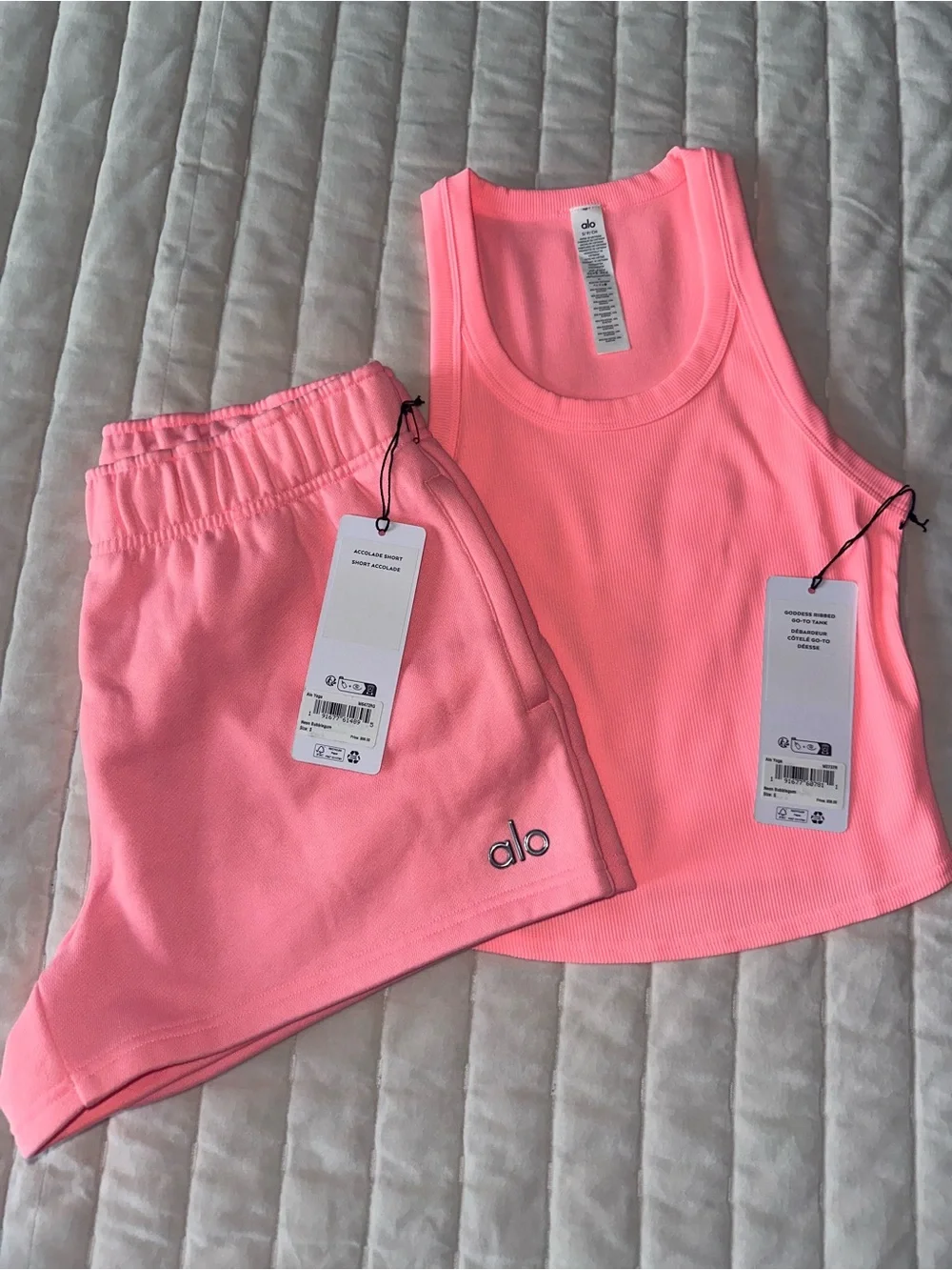 🆕 ALO Yoga Neon Bubblegum Ribbed Tank & Accolade Shorts Set 🆕